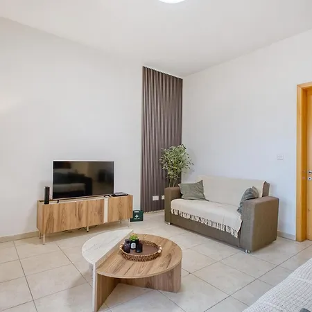 3br In Spinola Bay With Sunny Balcony And Ac Appartamento San Giuliano