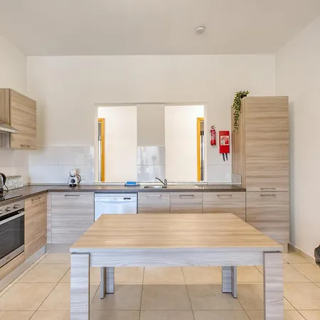 דירה 3br In Spinola Bay With Sunny Balcony And Ac *