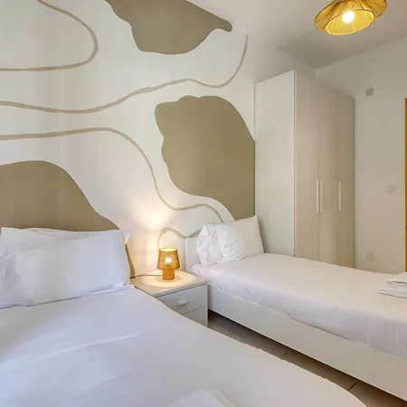 3br In Spinola Bay With Sunny Balcony And Ac Appartamento