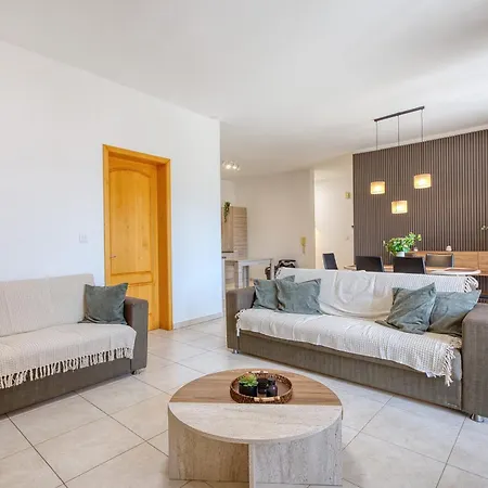 Appartamento 3br In Spinola Bay With Sunny Balcony And Ac