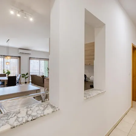Appartamento 3br In Spinola Bay With Sunny Balcony And Ac